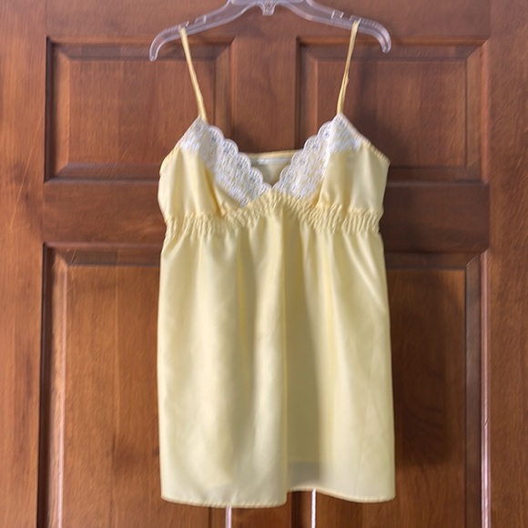 Beautiful pale yellow and white eyelet Cami size S - Picture 2 of 8
